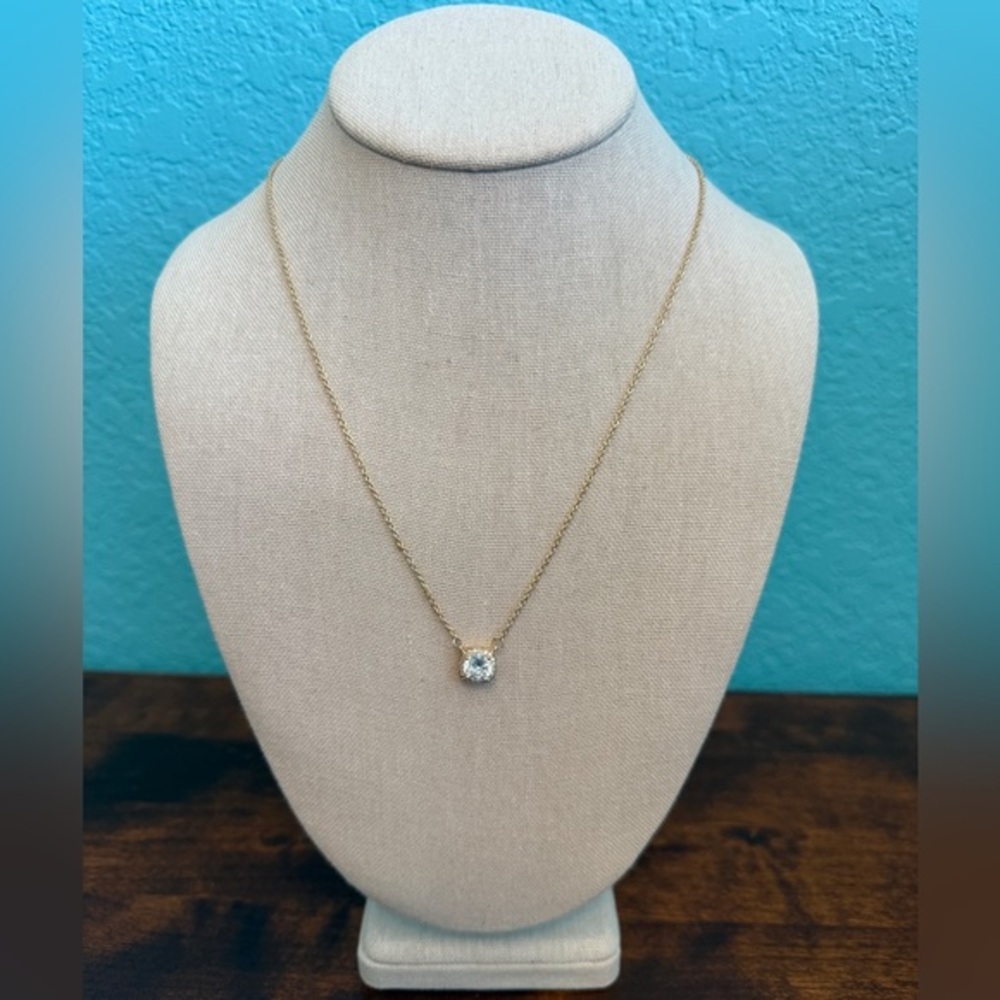 Versona Gold Tone Faux Diamond Pendant Necklace Halo Crystal Solitaire 10”